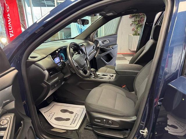 Photo of 2022 Northsky Blue Metallic Chevrolet Traverse