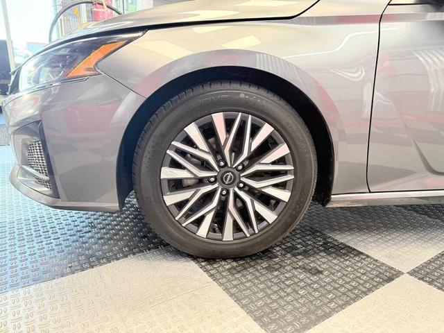 Photo of 2023 Gun Metallic Nissan Altima
