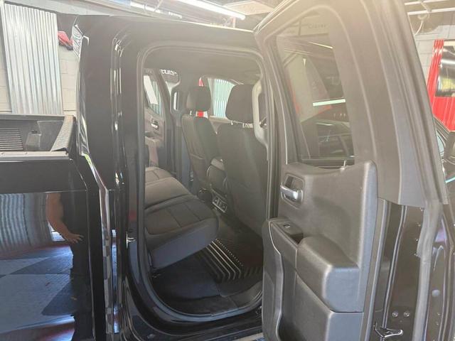 Photo of 2021 Black Chevrolet Silverado 1500
