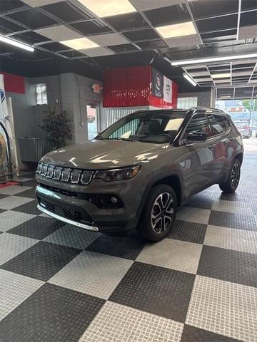 Photo of 2022 Sting Gray Clearcoat Jeep Compass