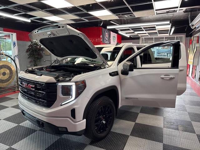 Photo of 2024 Summit White GMC Sierra 1500
