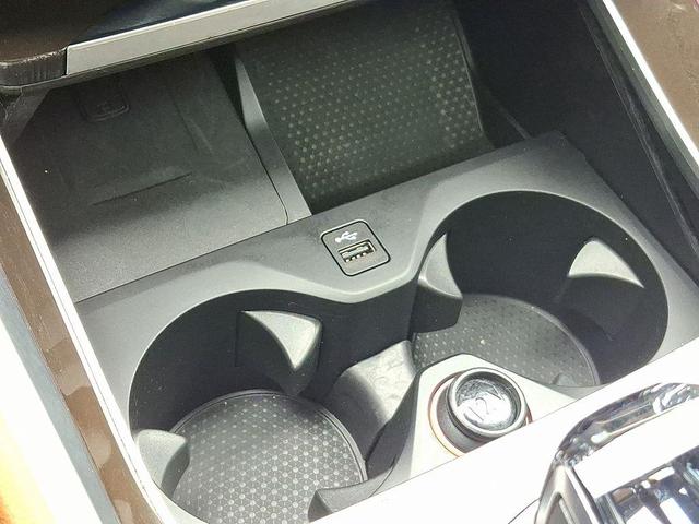 Photo of 2022 White Metallic BMW X6