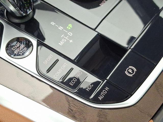 Photo of 2022 White Metallic BMW X6