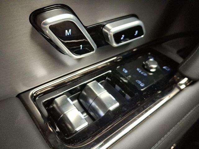 Photo of 2025 Santorini Black Land Rover Range Rover Sport