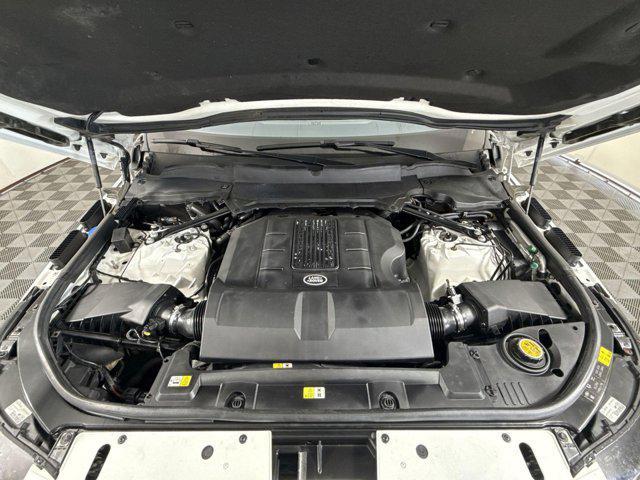 Photo of 2019 White Land Rover Range Rover