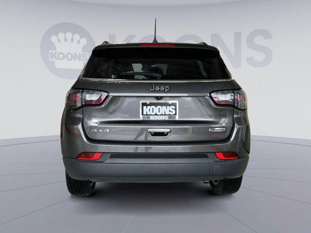 Photo of 2022 Granite Crystal Metallic Clearcoat Jeep Compass