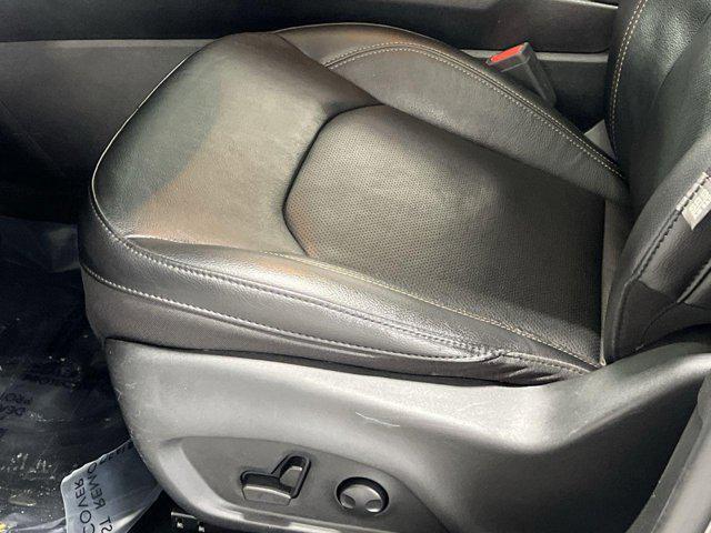 Photo of 2022 Granite Crystal Metallic Clearcoat Jeep Compass
