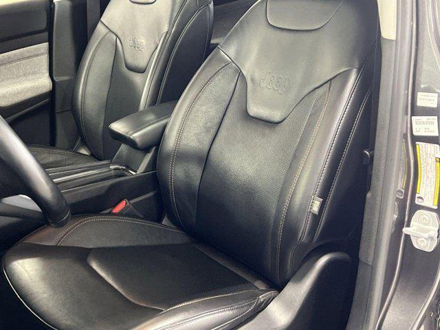 Photo of 2022 Granite Crystal Metallic Clearcoat Jeep Compass