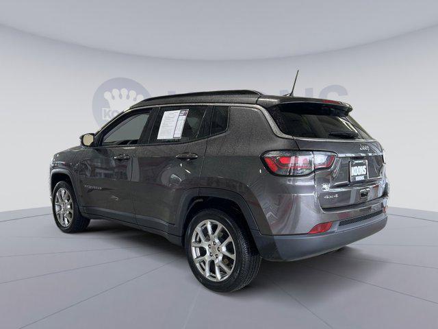 Photo of 2022 Granite Crystal Metallic Clearcoat Jeep Compass
