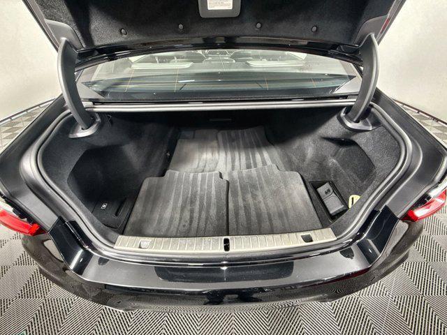 Photo of 2022 Black Sapphire Metallic BMW 750