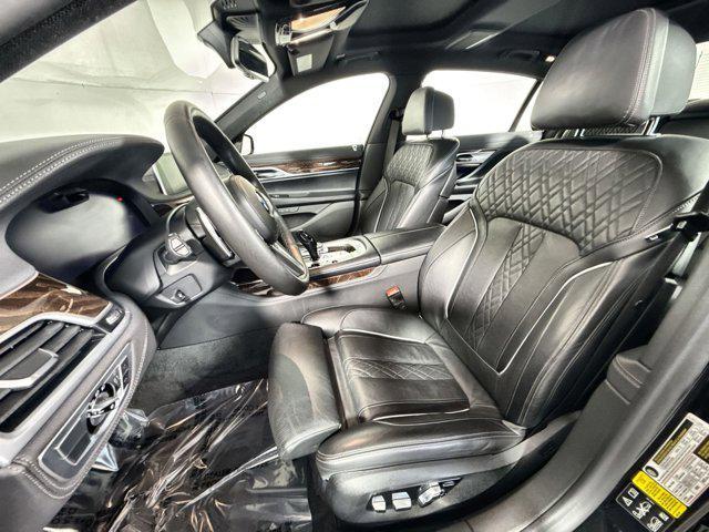 Photo of 2022 Black Sapphire Metallic BMW 750