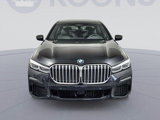 Photo of 2022 Black Sapphire Metallic BMW 750