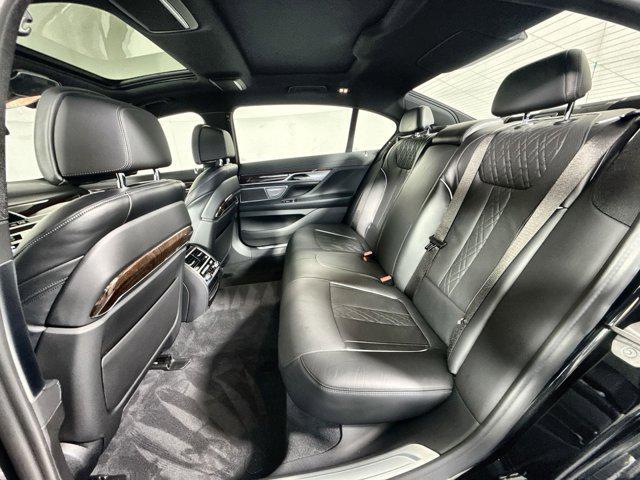 Photo of 2022 Black Sapphire Metallic BMW 750
