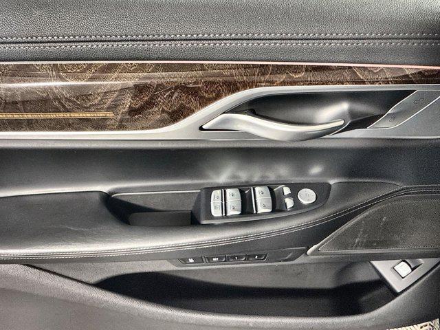 Photo of 2022 Black Sapphire Metallic BMW 750