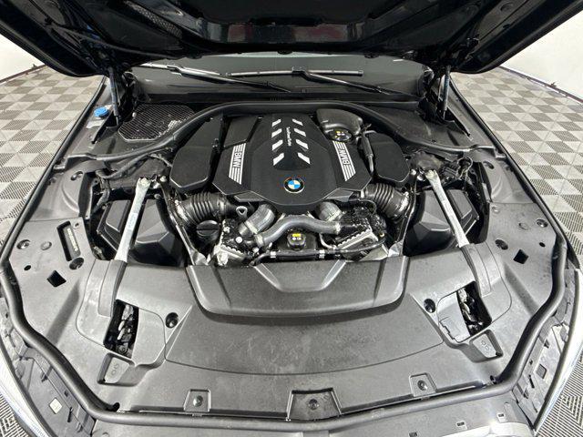 Photo of 2022 Black Sapphire Metallic BMW 750