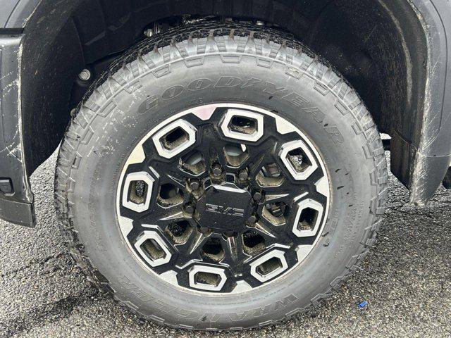 Photo of 2025 White Frost Tricoat GMC Sierra 2500
