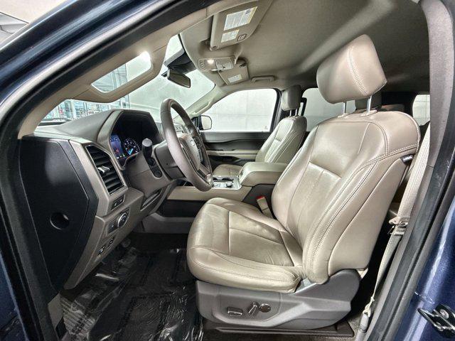 Photo of 2019 BLUE METALLIC Ford Expedition Max