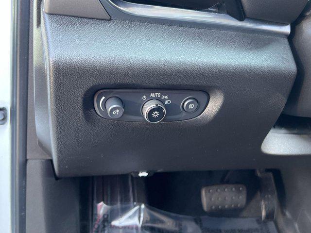 Photo of 2021 Summit White Chevrolet Traverse