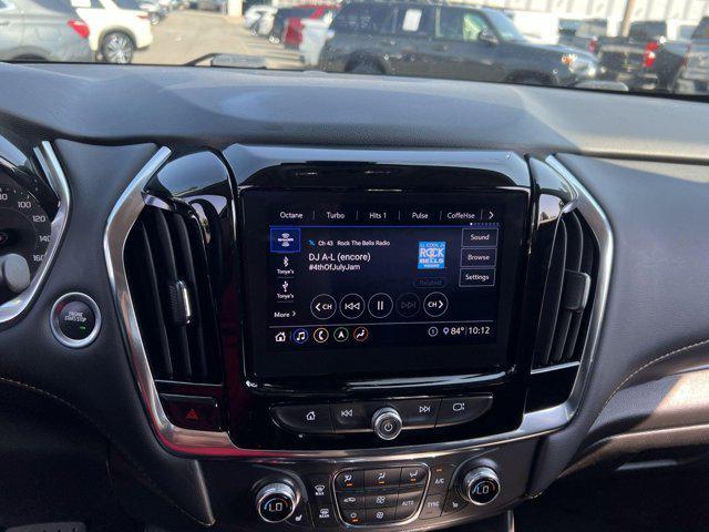 Photo of 2021 Summit White Chevrolet Traverse