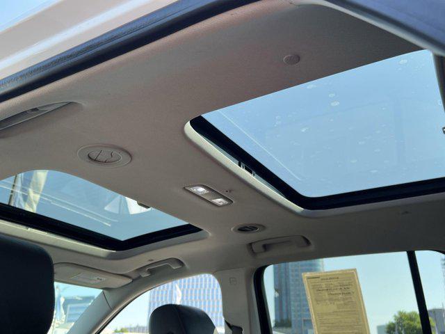 Photo of 2021 Summit White Chevrolet Traverse