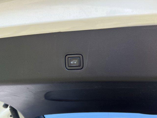 Photo of 2021 Summit White Chevrolet Traverse