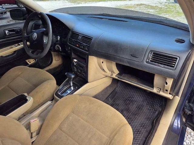 Photo of 2002 Blue Volkswagen Jetta