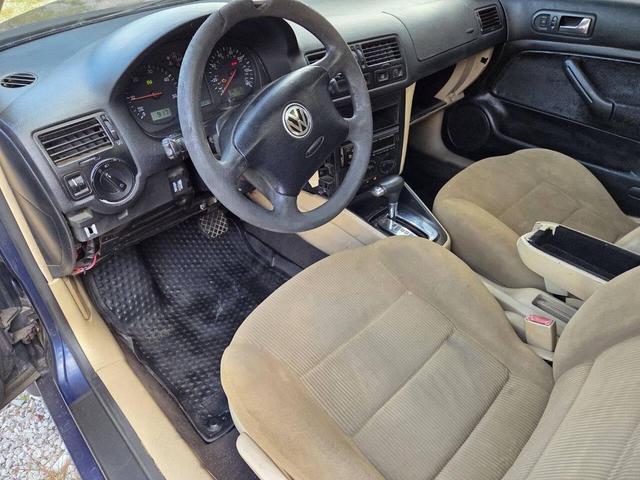 Photo of 2002 Blue Volkswagen Jetta