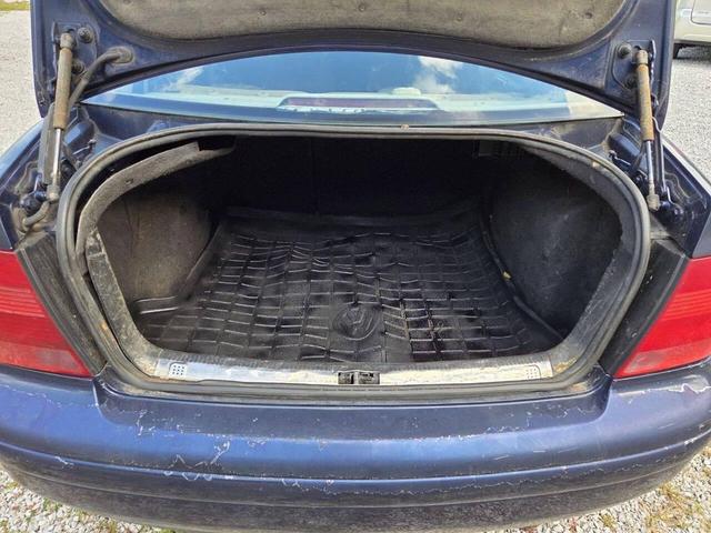 Photo of 2002 Blue Volkswagen Jetta