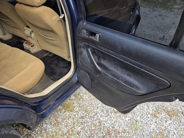 Photo of 2002 Blue Volkswagen Jetta