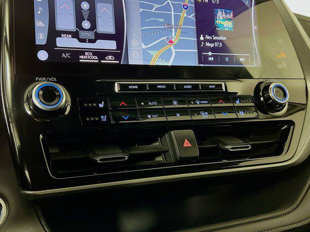 Photo of 2022 Midnight Black Metallic Toyota Highlander Hybrid