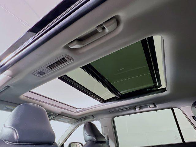 Photo of 2022 Midnight Black Metallic Toyota Highlander Hybrid