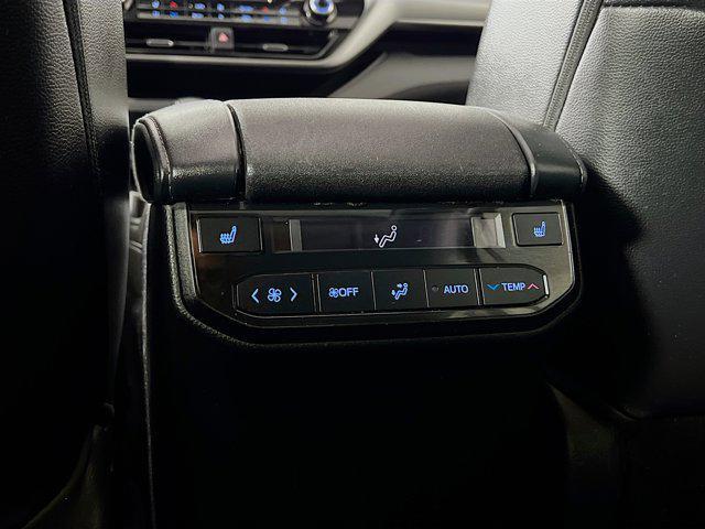 Photo of 2022 Midnight Black Metallic Toyota Highlander Hybrid