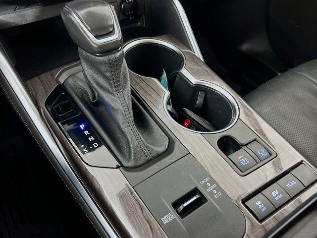 Photo of 2022 Midnight Black Metallic Toyota Highlander Hybrid