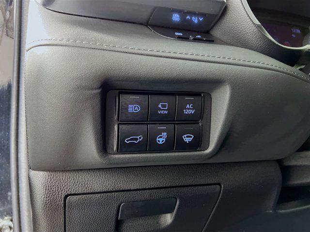 Photo of 2022 Midnight Black Metallic Toyota Highlander Hybrid