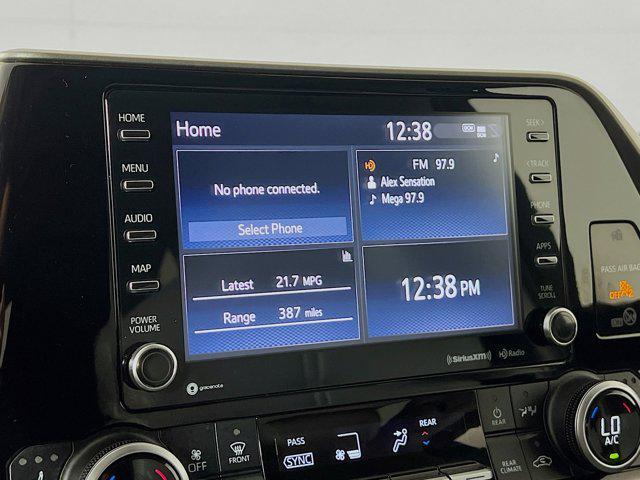 Photo of 2021 White Toyota Highlander