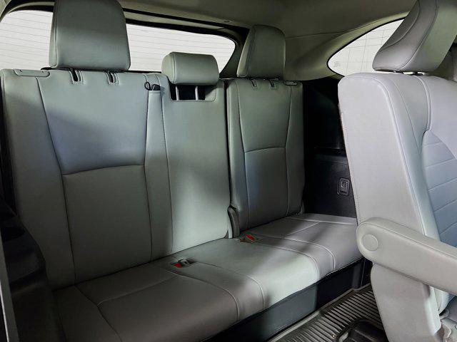 Photo of 2021 White Toyota Highlander