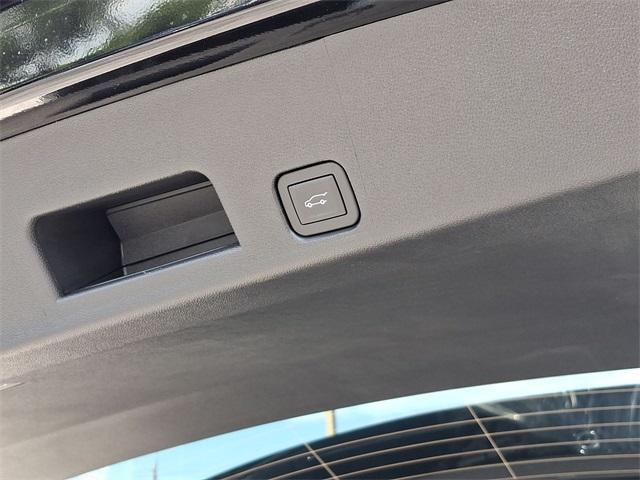 Photo of 2025 Mosaic Black Metallic Chevrolet Traverse