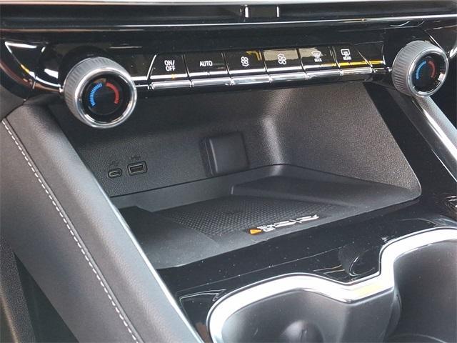 Photo of 2025 Mosaic Black Metallic Chevrolet Traverse