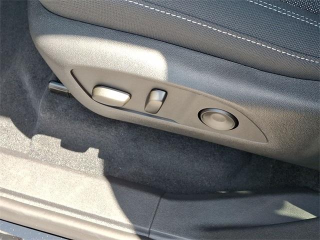 Photo of 2025 Mosaic Black Metallic Chevrolet Traverse