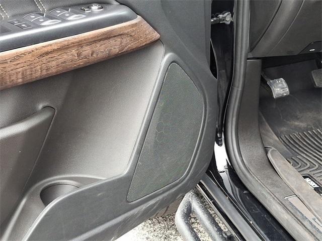 Photo of 2022 Onyx Black GMC Canyon