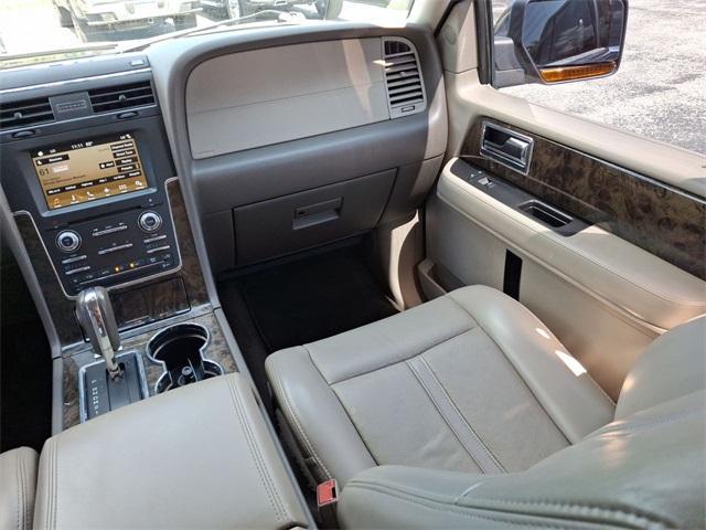 Photo of 2017 Velvet Lincoln Navigator