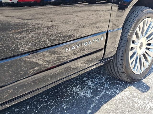 Photo of 2017 Velvet Lincoln Navigator