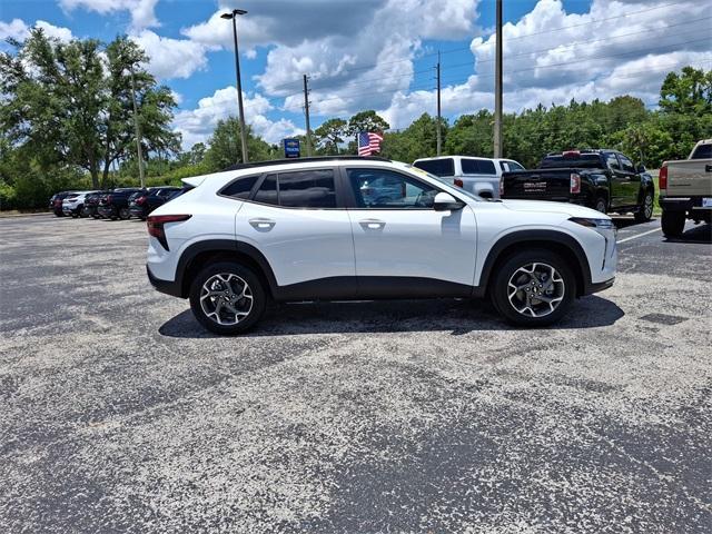 Photo of 2025 Summit White Chevrolet Trax