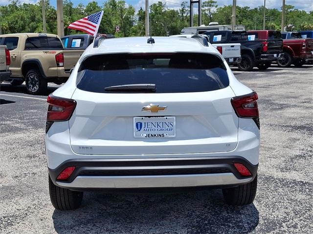 Photo of 2025 Summit White Chevrolet Trax