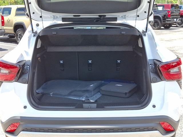 Photo of 2025 Summit White Chevrolet Trax