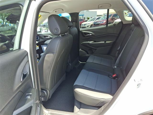 Photo of 2025 Summit White Chevrolet Trax