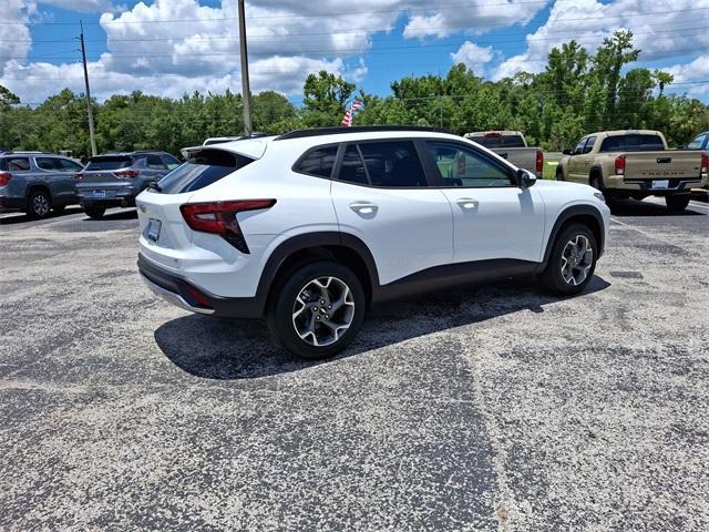 Photo of 2025 Summit White Chevrolet Trax