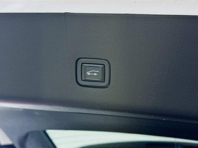 Photo of 2020 Summit White Chevrolet Traverse