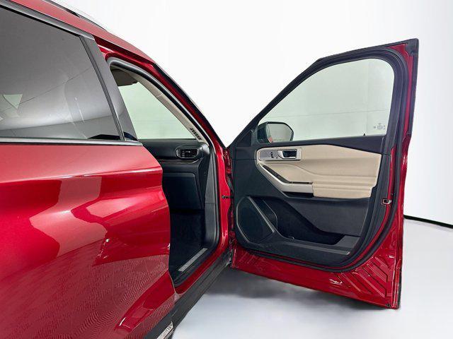 Photo of 2023 Rapid Red Metallic Tinted Clearcoat Ford Explorer