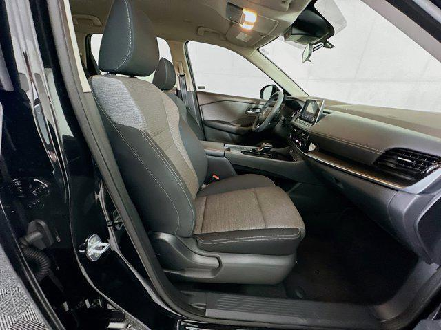 Photo of 2023 Super Black Nissan Rogue